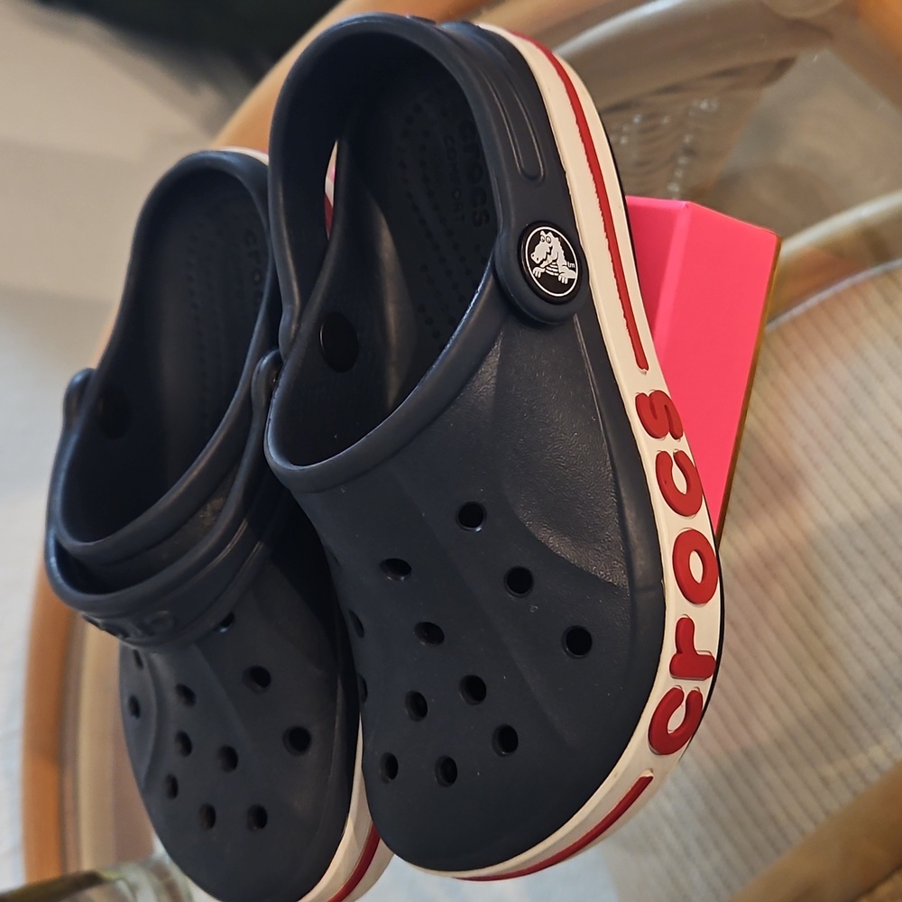 Crocs Kids Classic Navy Clogs (UNISEX)preowned Great Condition